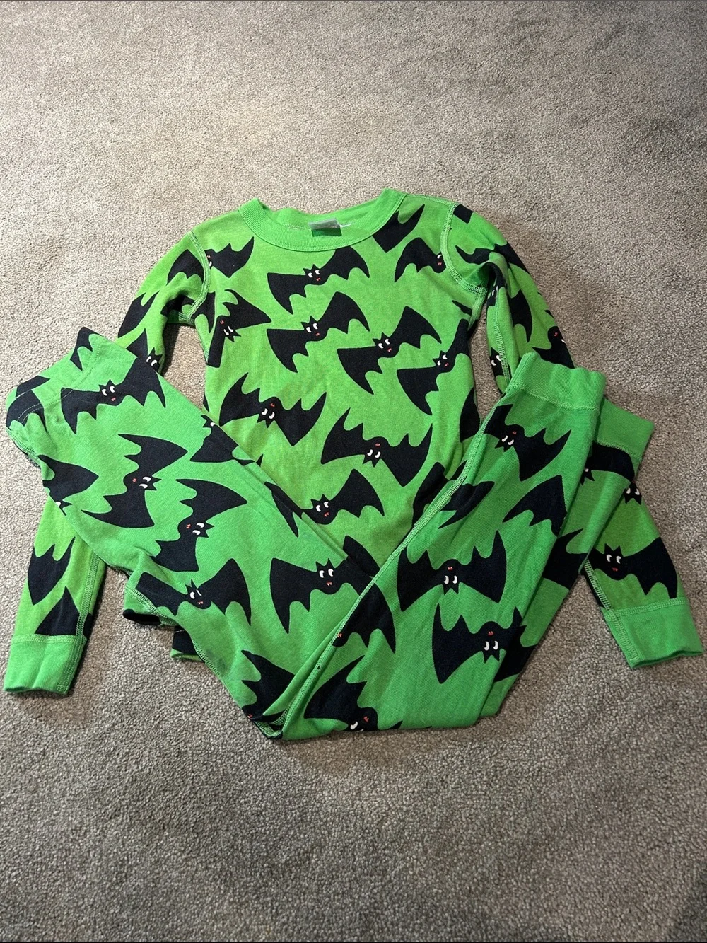 Hanna Andersson Bright Green Pajama Set with Black Bat Print